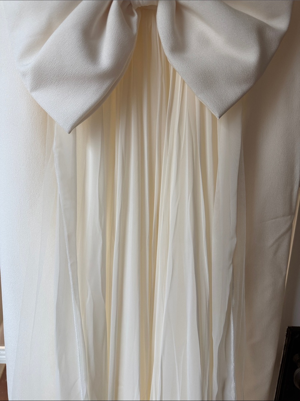 Vintage Off-Shoulder Ivory Bridal Gown with Draped Bow Back - Picture 16 of 16